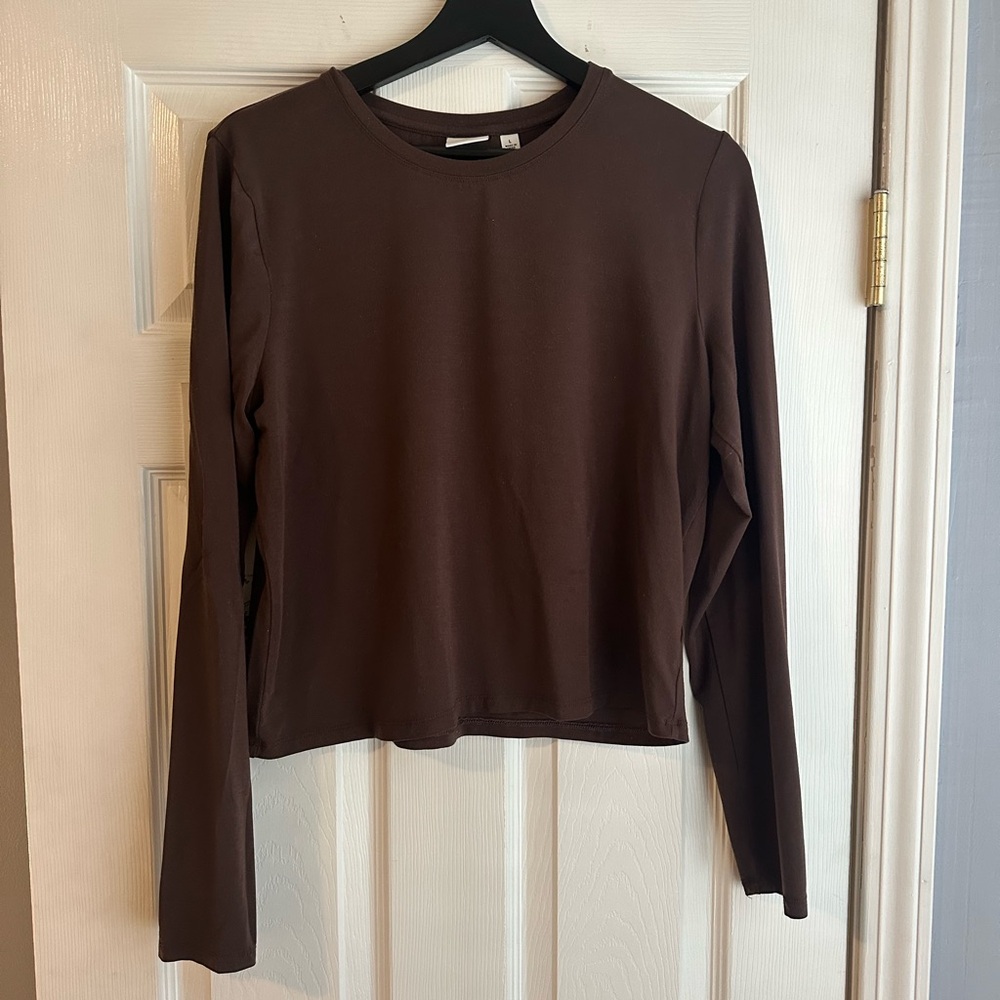 Aritzia Babaton long sleeve t shirt women’s large